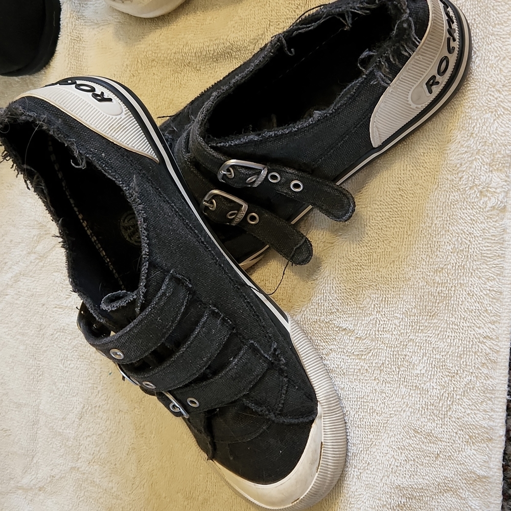 Rocket Dog black and white sneakers barely worn size 11.
